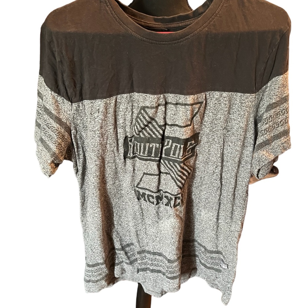 South Pole tshirt large. Gray/black